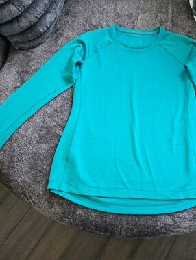 Pategonia Teal Long Sleeve Crew Neck